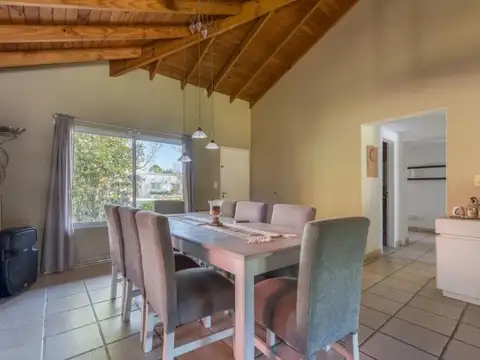 Casa 4 ambientes con 3 baños