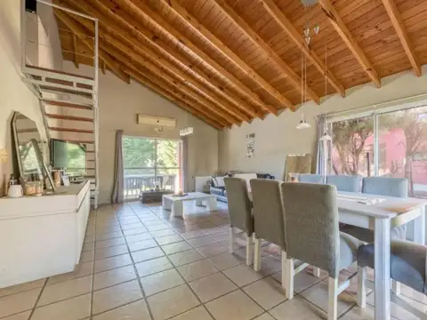 Casa en Venta con 4 cocheras
