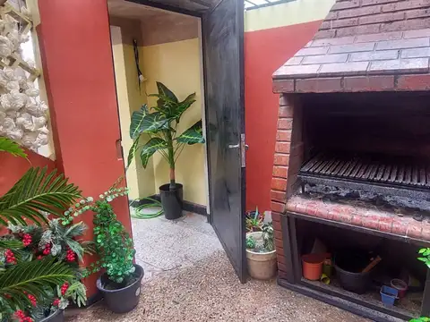 Depto Tipo Casa 5 ambientes con 2 baños