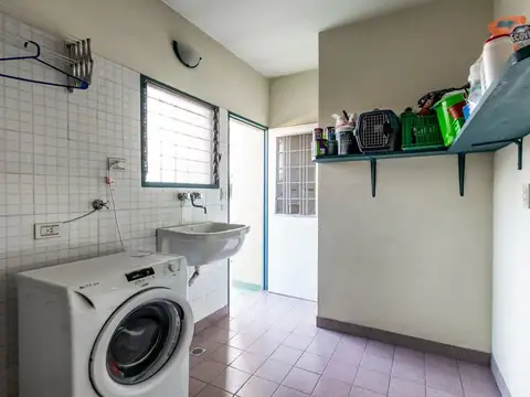 Depto Tipo Casa en Venta con 2 cocheras