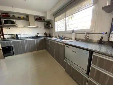 Casa en Venta con 3 cocheras