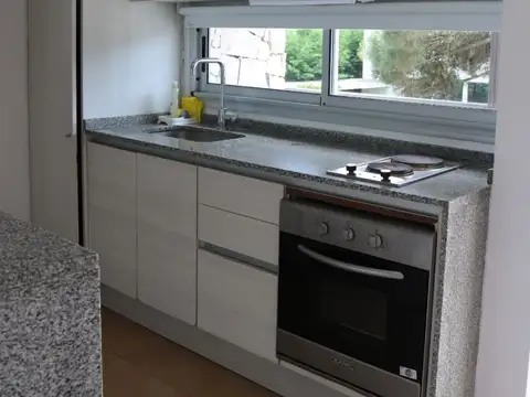 Dos ambientes con cochera en las gaviotas a tres cuadras del mar