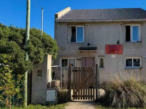 CASA BARRIO DOCENTE - ALVARADO Y LAS AMAPOLAS