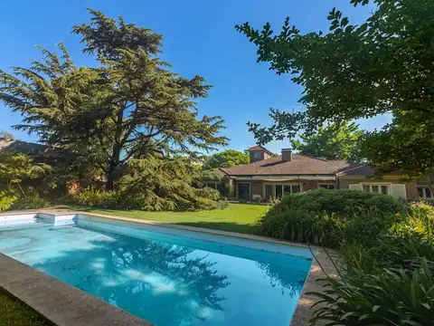 EXCELENTE CASA EN LA MEJOR ZONA DE LA HORQUETA