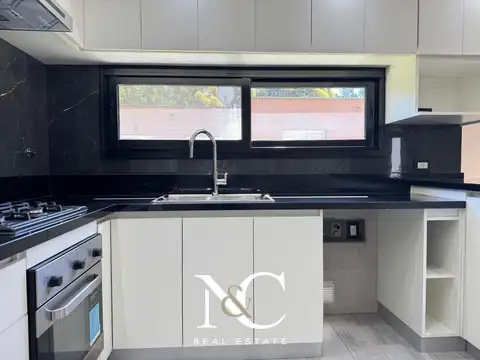 Casa 4 ambientes con 3 baños