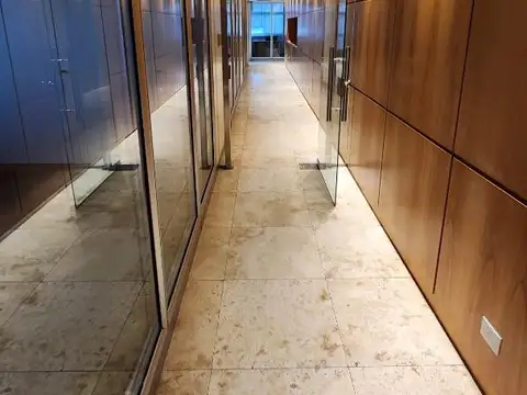 Oficina 6 ambientes con 2 baños