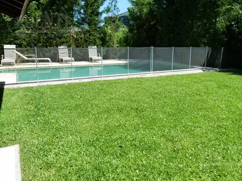 Casa en Venta con 3 cocheras