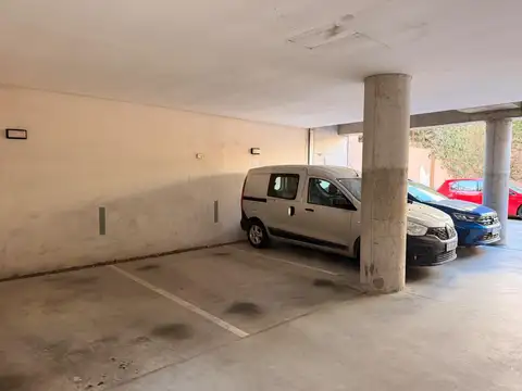 Cochera CUBIERTA Nº 2 con expensas incluidas.-
