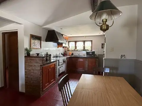 Casa 7 ambientes con 1 baño