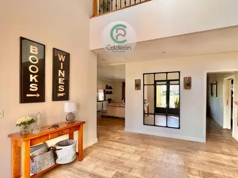 Casa 5 ambientes con 4 baños