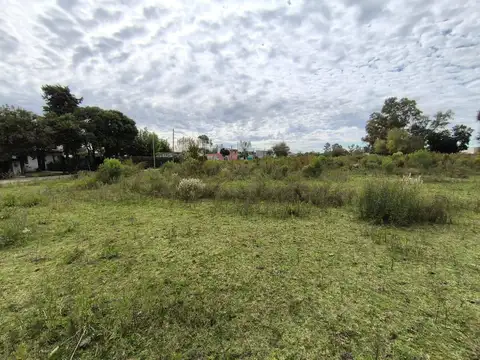 Terreno sobre avenida excelentes dimensiones