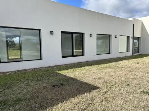 Casa 5 ambientes con 4 baños