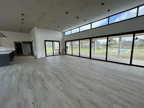 Las Vizcachas  VENTA CASA 4 DORMITORIOS sobre lote de 1,5 hectareas .