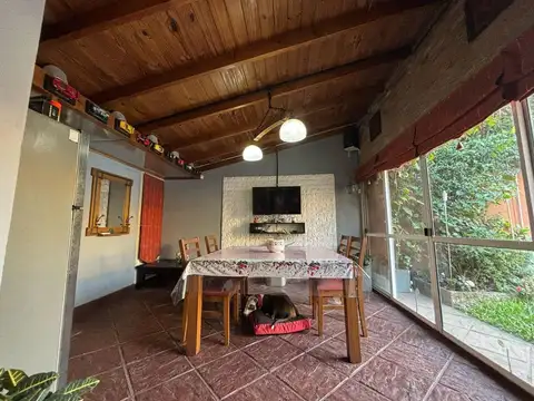 Casa 5 ambientes con 4 baños