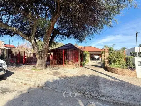 Casa 11 ambientes con 5 baños