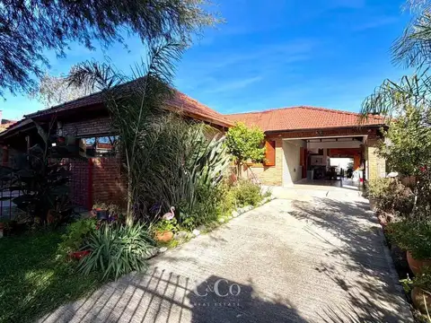 Casa en Venta con 1 cochera