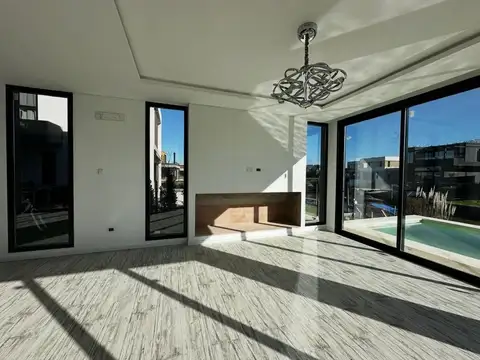 Casa en Alquiler con 1 cochera