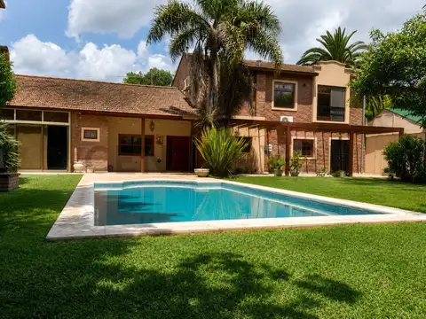 CASA EN VENTA VILLA ELISA 4 DORMITORIOS COCHERA Y PILETA