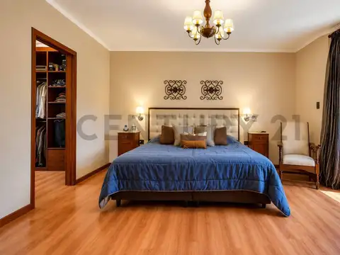 Casa en Venta con 4 cocheras