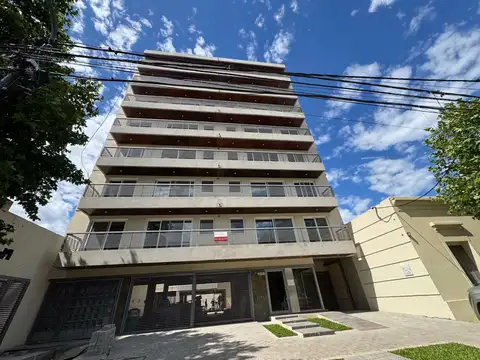 Departamento en alquiler sobre Av. Mitre