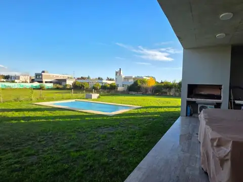 Casa en Alquiler en La Magdalena, USD 1.900