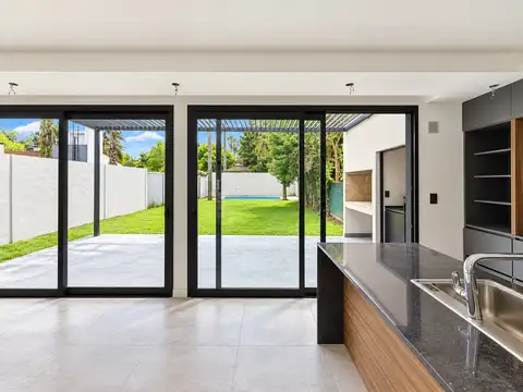 Casa 5 ambientes con 3 baños