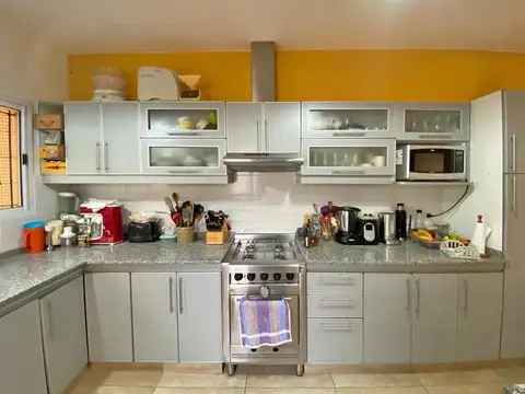 Casa en Venta con 3 cocheras