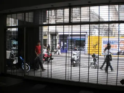 "Importante local comercial en excelente Zona"