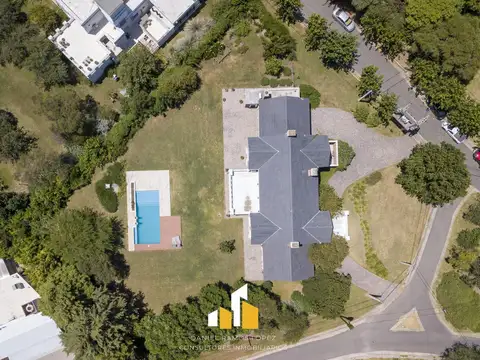 Casa en Venta con 2 cocheras