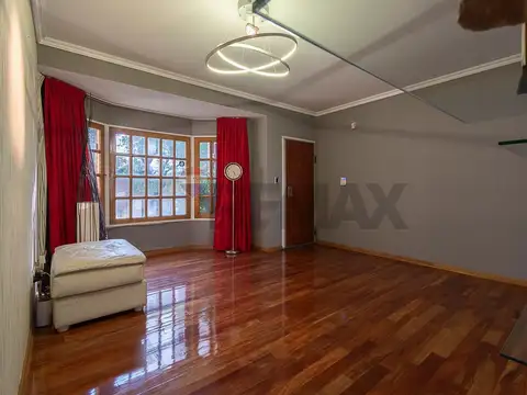 VENTA TRIPLEX PILETA, PARRILLA Y 3 GARAGES ALMAGRO