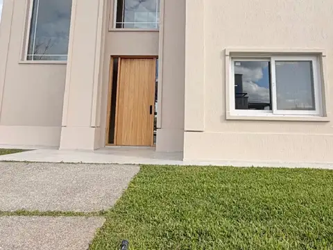 Casa Venta Puertos del lago Araucarias