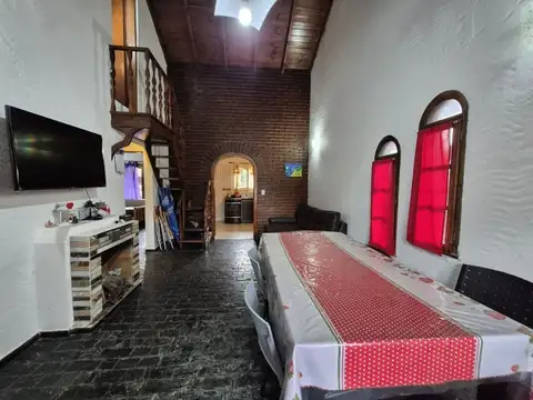 Casa 5 ambientes con 2 baños