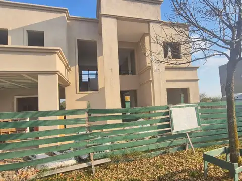 Casa 6 ambientes con 3 baños