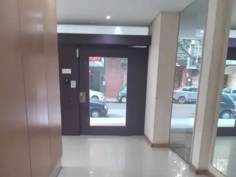 Monoambiente luminoso con balcon  en  Abasto