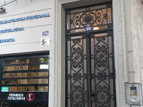 IMPORTANTE CASA ANTIGUA CERCA TRIBUNALES, IDEAL ESTUDIO/OFICINAS
