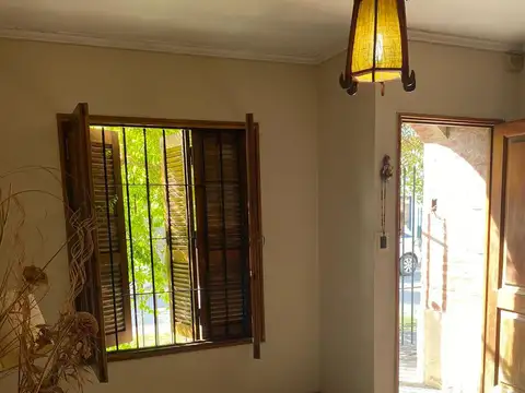 Pasaje Mena  al 1300