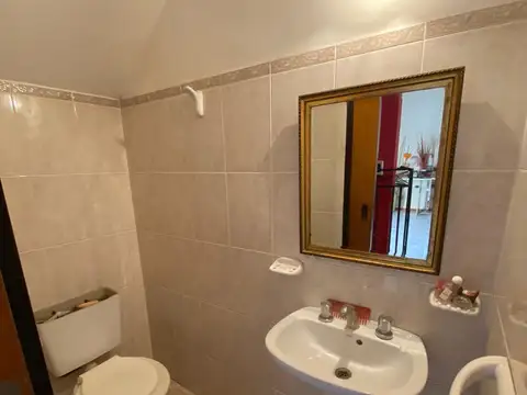Casa 6 ambientes con 2 baños