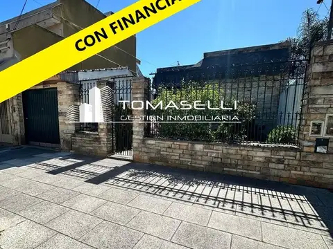 VENTA - CASA 3 AMBIENTES - MAS GALPON y COCHERA - IDEAL PARA VIVIR y TRABAJAR - A METROS DE AVENIDA CROVARA