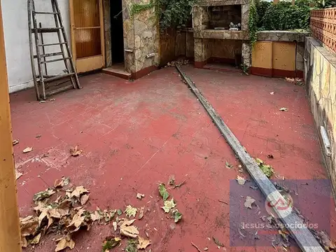 Casa 5 ambientes con 2 baños