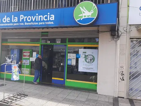 EXCELENTE LOCAL CON RENTA A MTS. DE LA PEATONAL - u$d 150.000