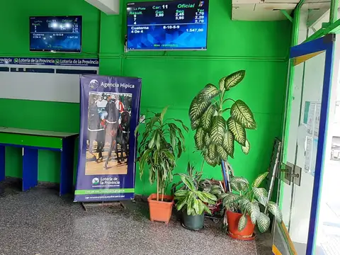 EXCELENTE LOCAL CON RENTA A MTS. DE LA PEATONAL - u$d 150.000