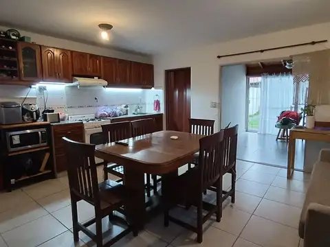 Depto Tipo Casa en Venta con 1 cocheras