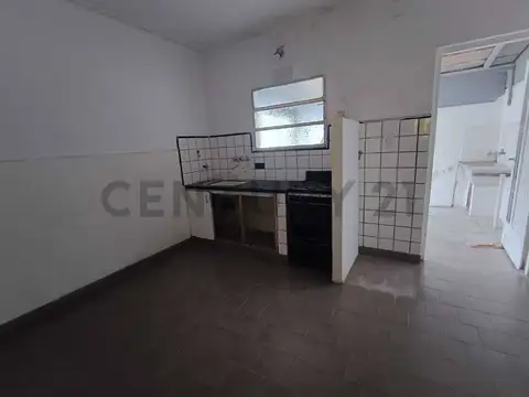 PH EN VENTA EN LA PLATA DE 1 DORMITORIO CON PATIO