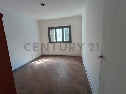 PH EN VENTA EN LA PLATA DE 1 DORMITORIO CON PATIO