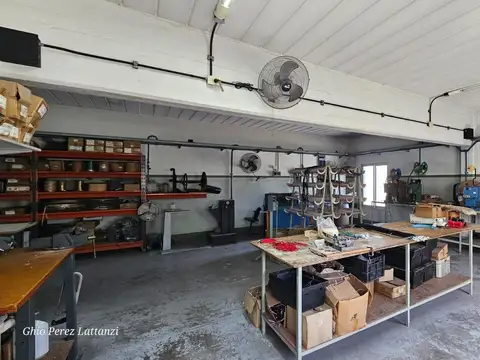 Venta Galpón 530 m2 en Caseros, 2 plantas