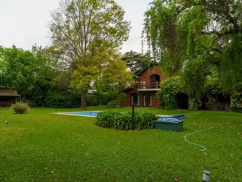 Casa en Venta con 4 cocheras