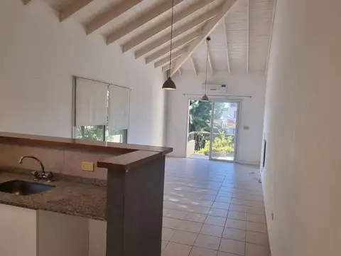 Departamento monoambiente con balcón y cochera en Barrio La Candela