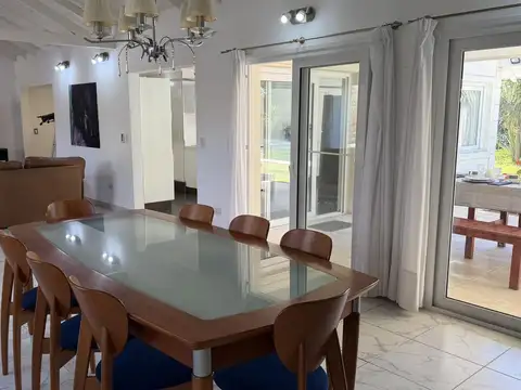 Casa en Venta con 3 cocheras