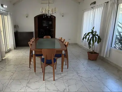 Casa 6 ambientes con 5 baños
