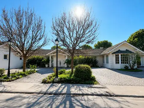Venta Casa 6 ambientes Pilar
